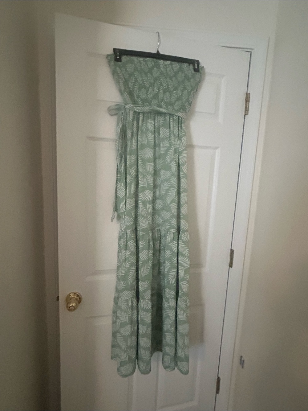 eesome Sage Green Strapless Leaf-Print Maxi Dress